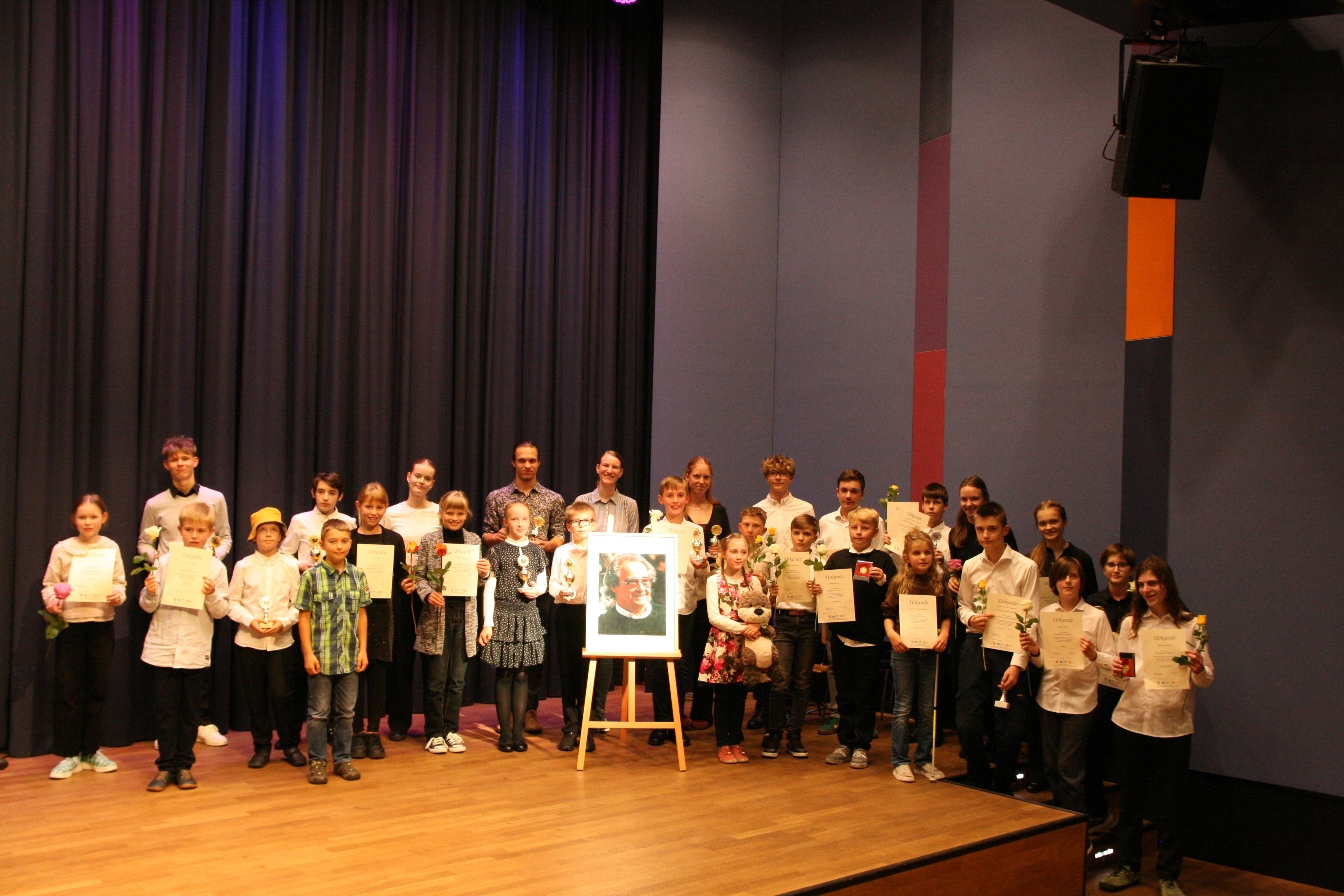 Gruppenfoto aller Teilnehmenden
